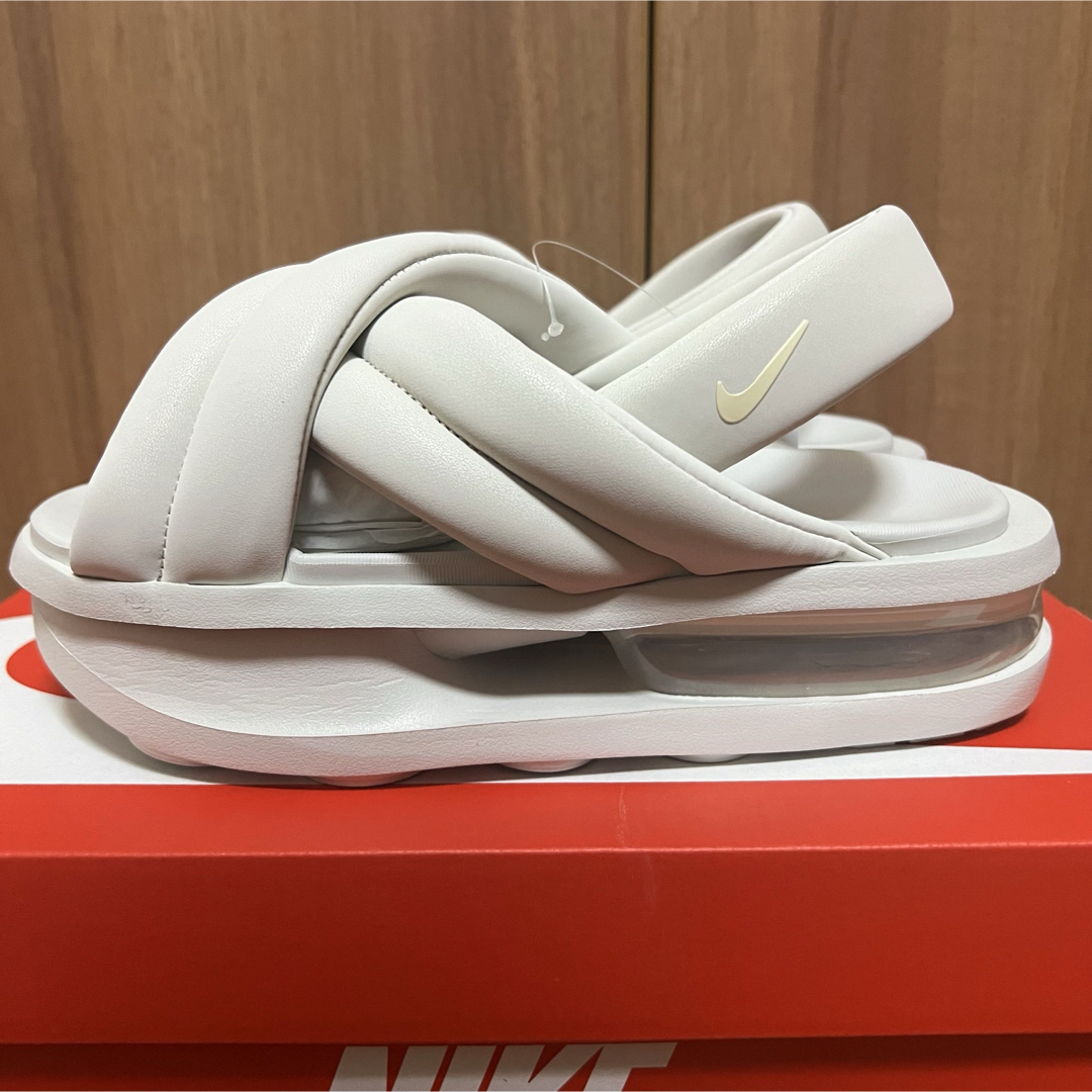 NIKE(ナイキ)のNIKE AIR MAX ISLA エアマックスアイラ 23cm レディースの靴/シューズ(サンダル)の商品写真