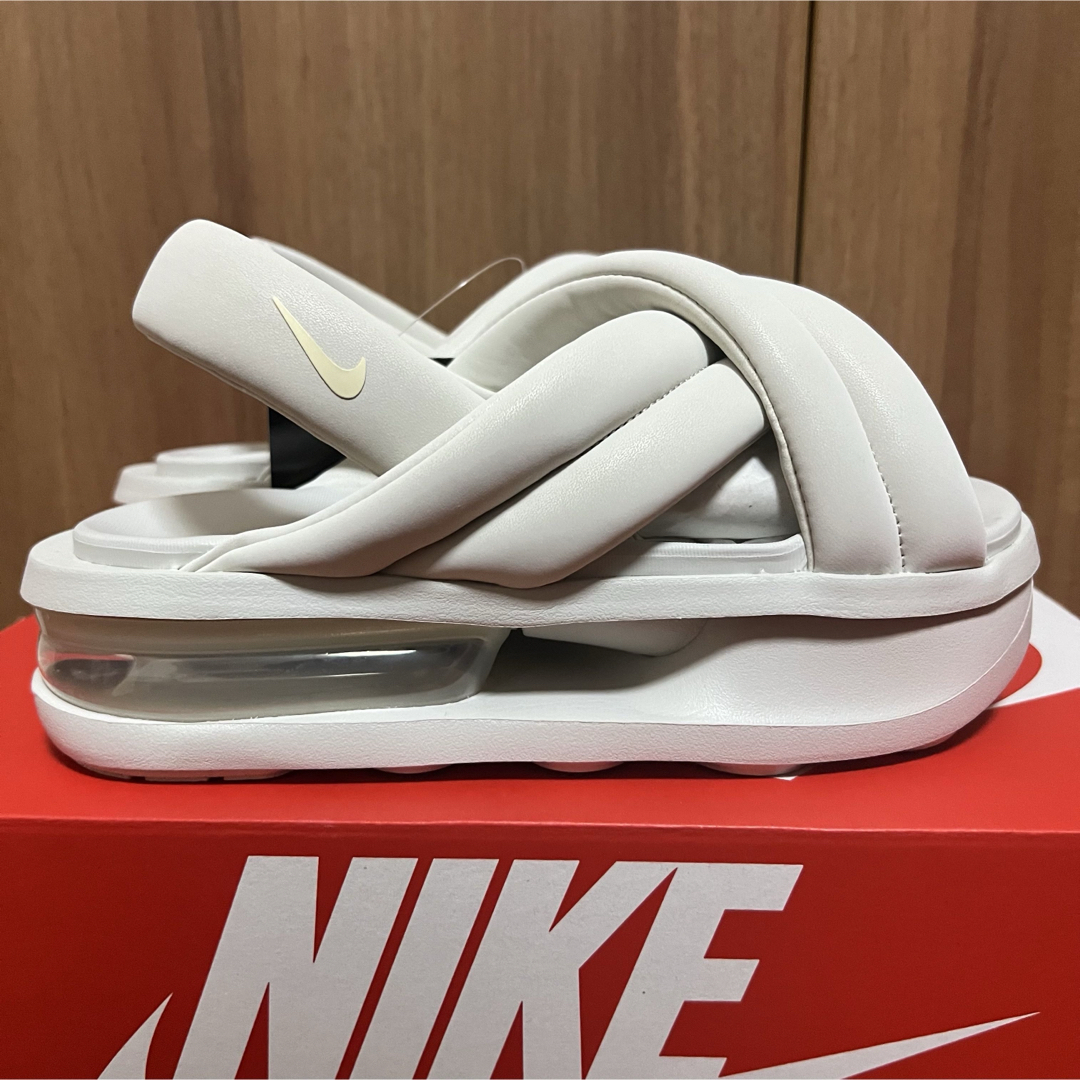 NIKE(ナイキ)のNIKE AIR MAX ISLA エアマックスアイラ 23cm レディースの靴/シューズ(サンダル)の商品写真