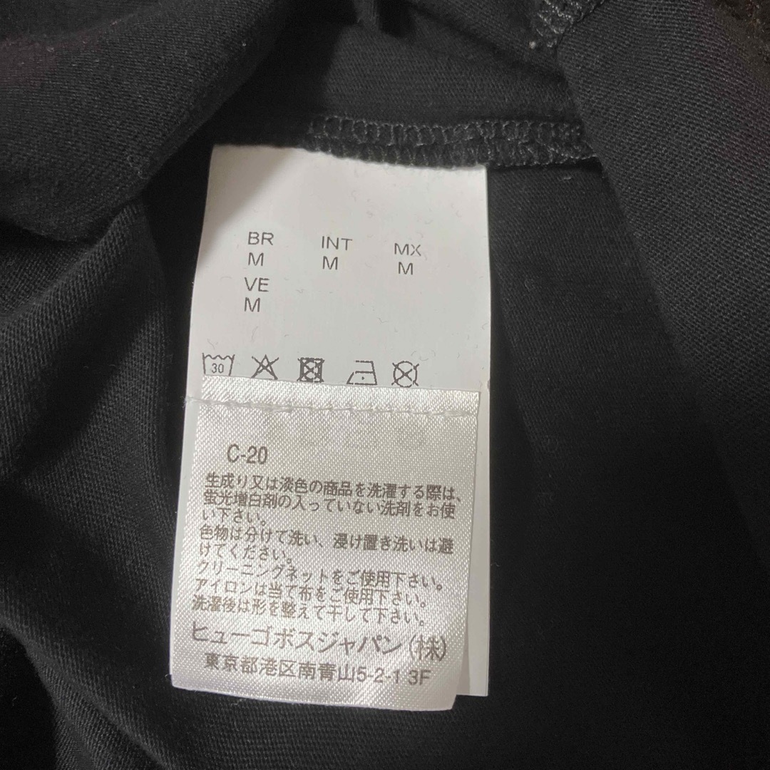 HUGO BOSS(ヒューゴボス)の【HUGO BOSS】ゴールドカラーロゴ コットンTシャツ メンズのトップス(Tシャツ/カットソー(半袖/袖なし))の商品写真