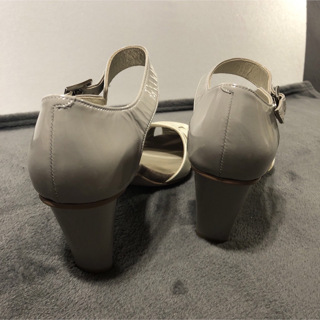 UNTITLED(アンタイトル)の極美品アンタイトル　エナメルパンプス レディースの靴/シューズ(ハイヒール/パンプス)の商品写真