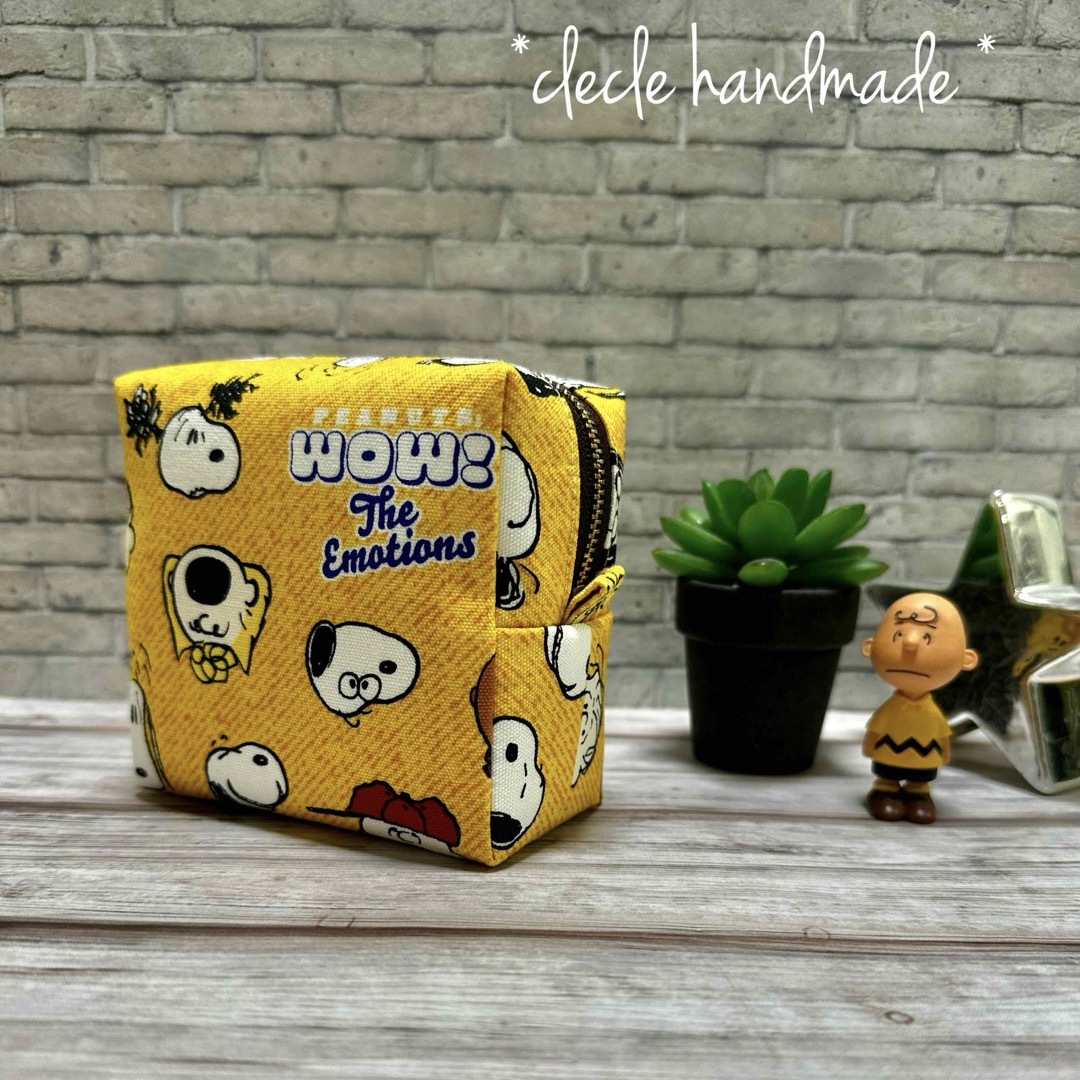 handmade★スクエアポーチ (スヌーピー ・WOW!・yellow ハンドメイドのファッション小物(ポーチ)の商品写真
