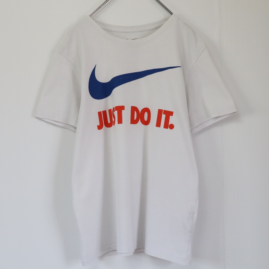 NIKE(ナイキ)の【ビッグスウォッシュ】ナイキ／Tシャツ　ビッグロゴ　Mサイズ　白Tシャツ　古着 メンズのトップス(Tシャツ/カットソー(半袖/袖なし))の商品写真