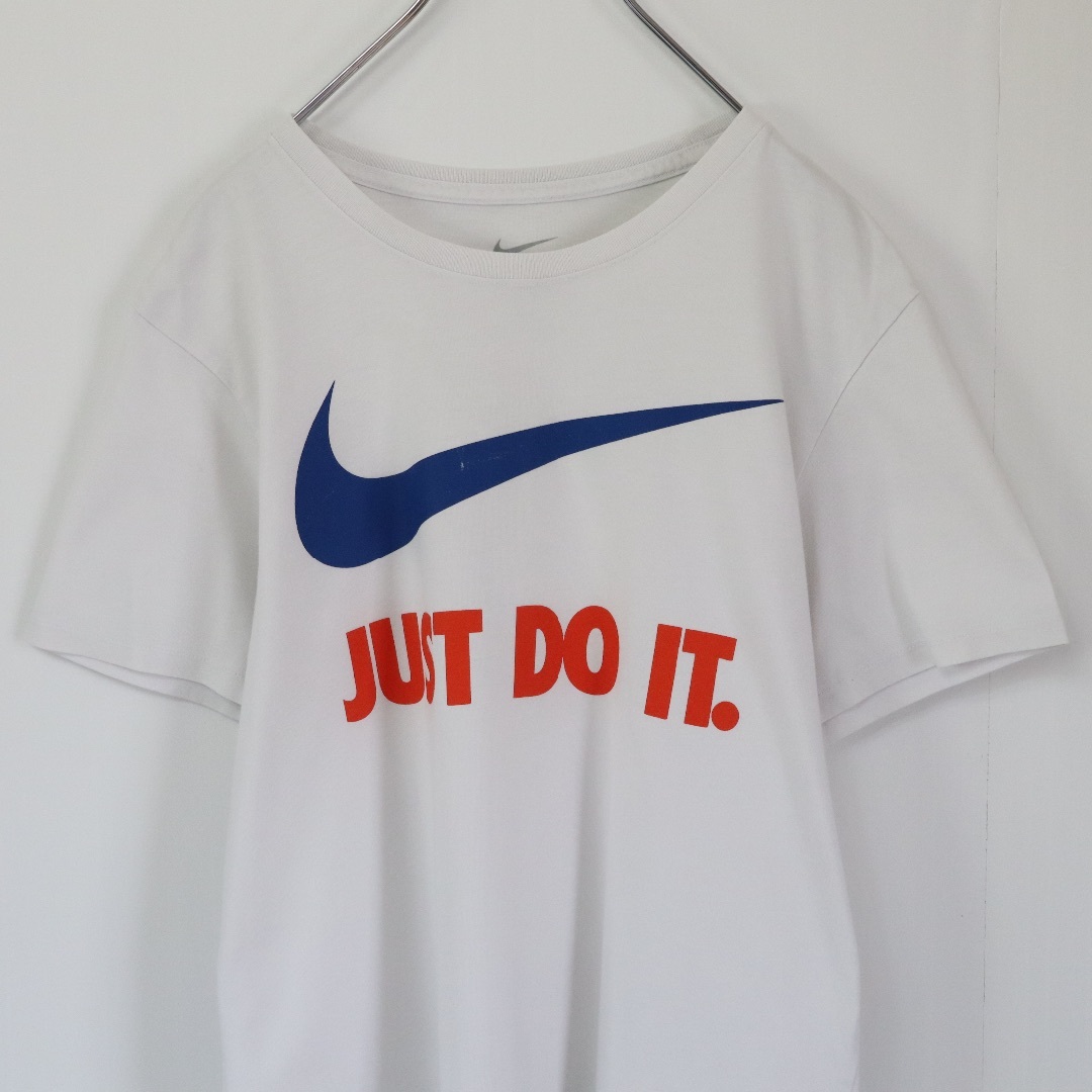 NIKE(ナイキ)の【ビッグスウォッシュ】ナイキ／Tシャツ　ビッグロゴ　Mサイズ　白Tシャツ　古着 メンズのトップス(Tシャツ/カットソー(半袖/袖なし))の商品写真