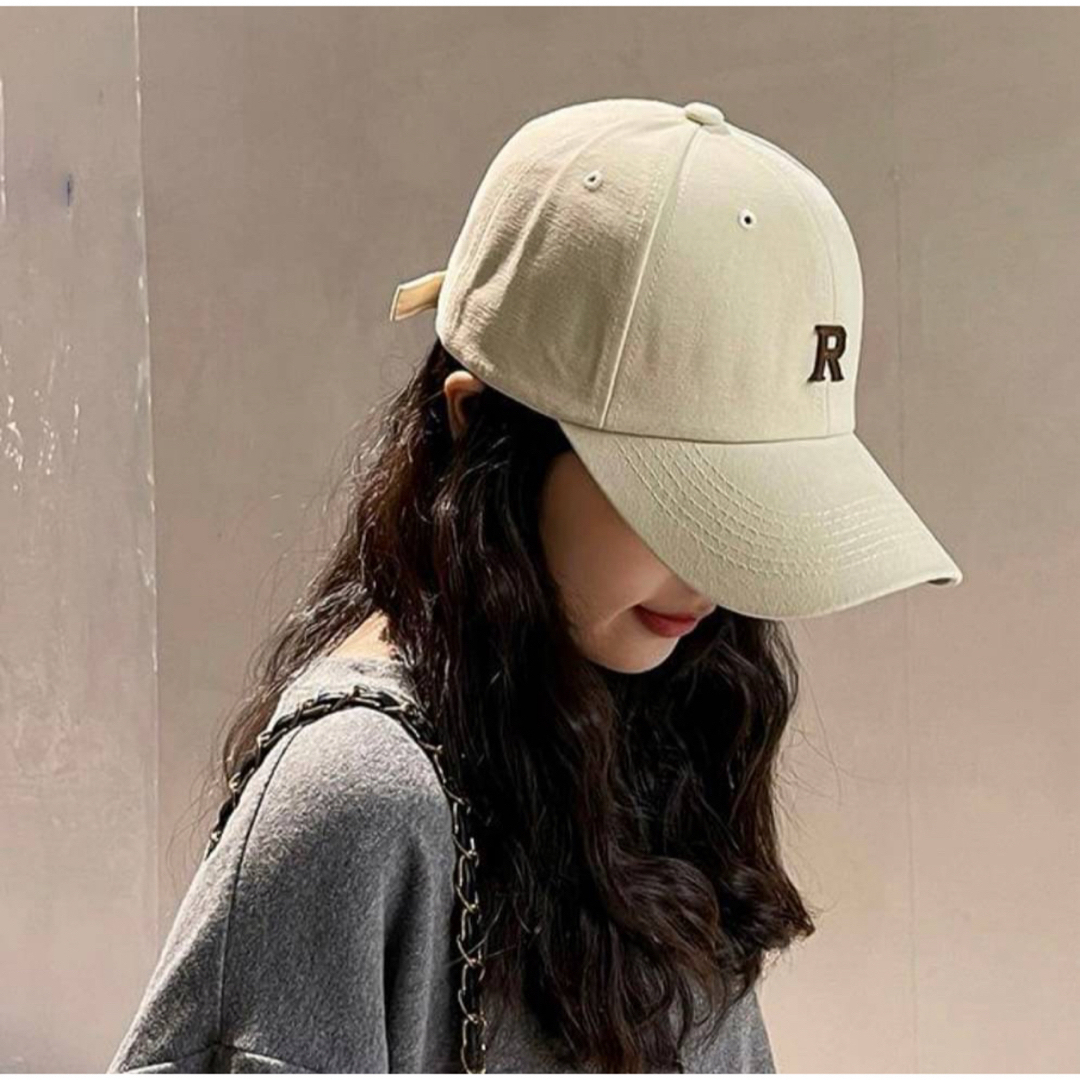 大人気 Rロゴ キャップ ベージュ 茶  帽子 小顔 おしゃれ 韓国 レディースの帽子(キャップ)の商品写真
