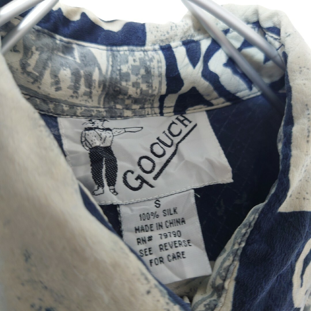 【GOOUCH】80〜90's タグ付き 総柄シルクシャツ A-1934 メンズのトップス(シャツ)の商品写真