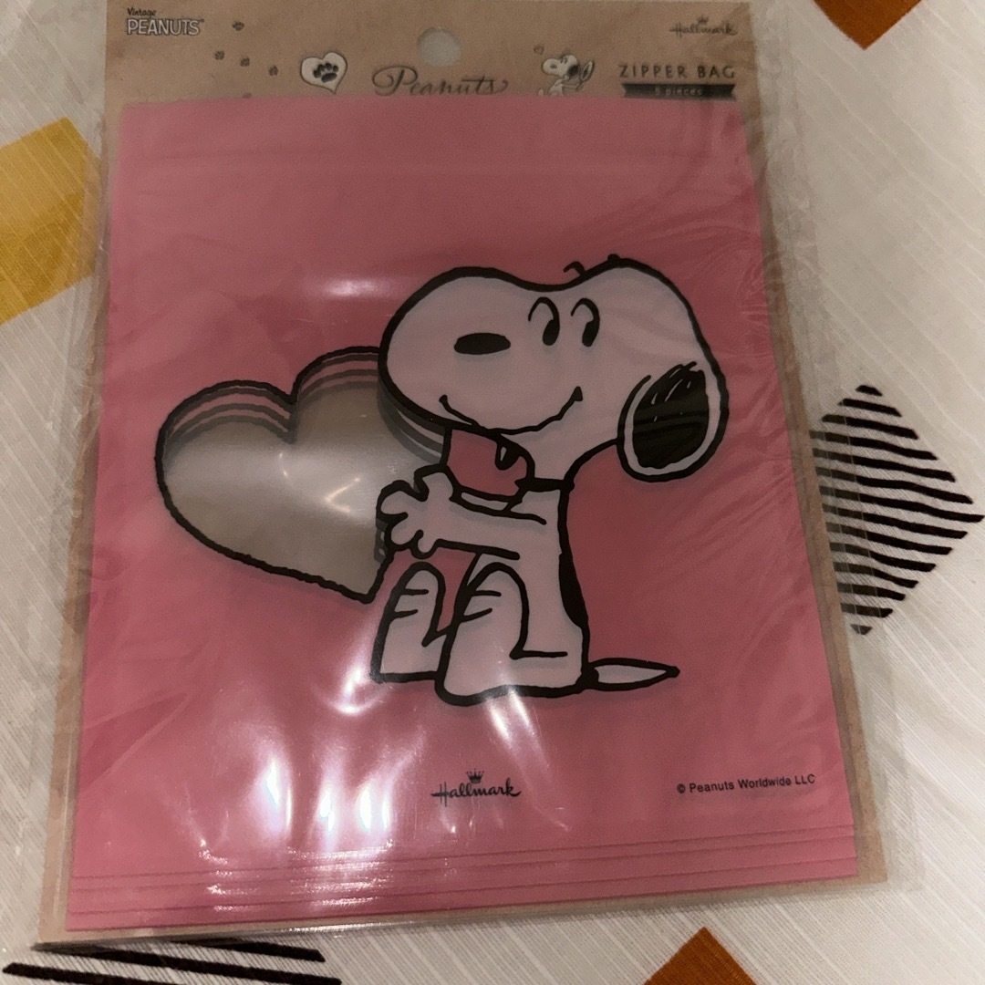 SNOOPY(スヌーピー)の新品　スヌーピー  ジッパーバック　３点セット インテリア/住まい/日用品の日用品/生活雑貨/旅行(日用品/生活雑貨)の商品写真