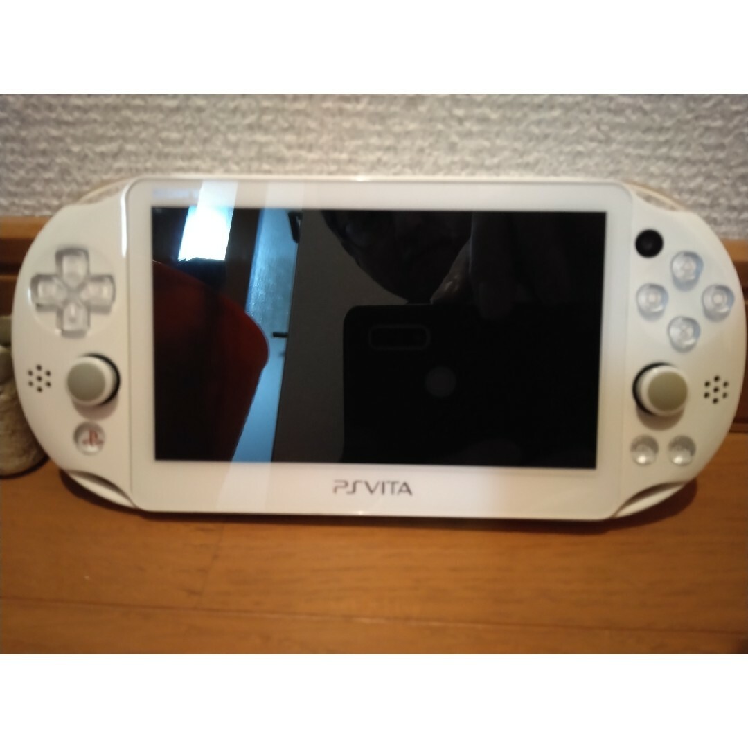 ジャンク品　SONY PlayStationVITA 本体  PCH-2000 エンタメ/ホビーのゲームソフト/ゲーム機本体(携帯用ゲーム機本体)の商品写真