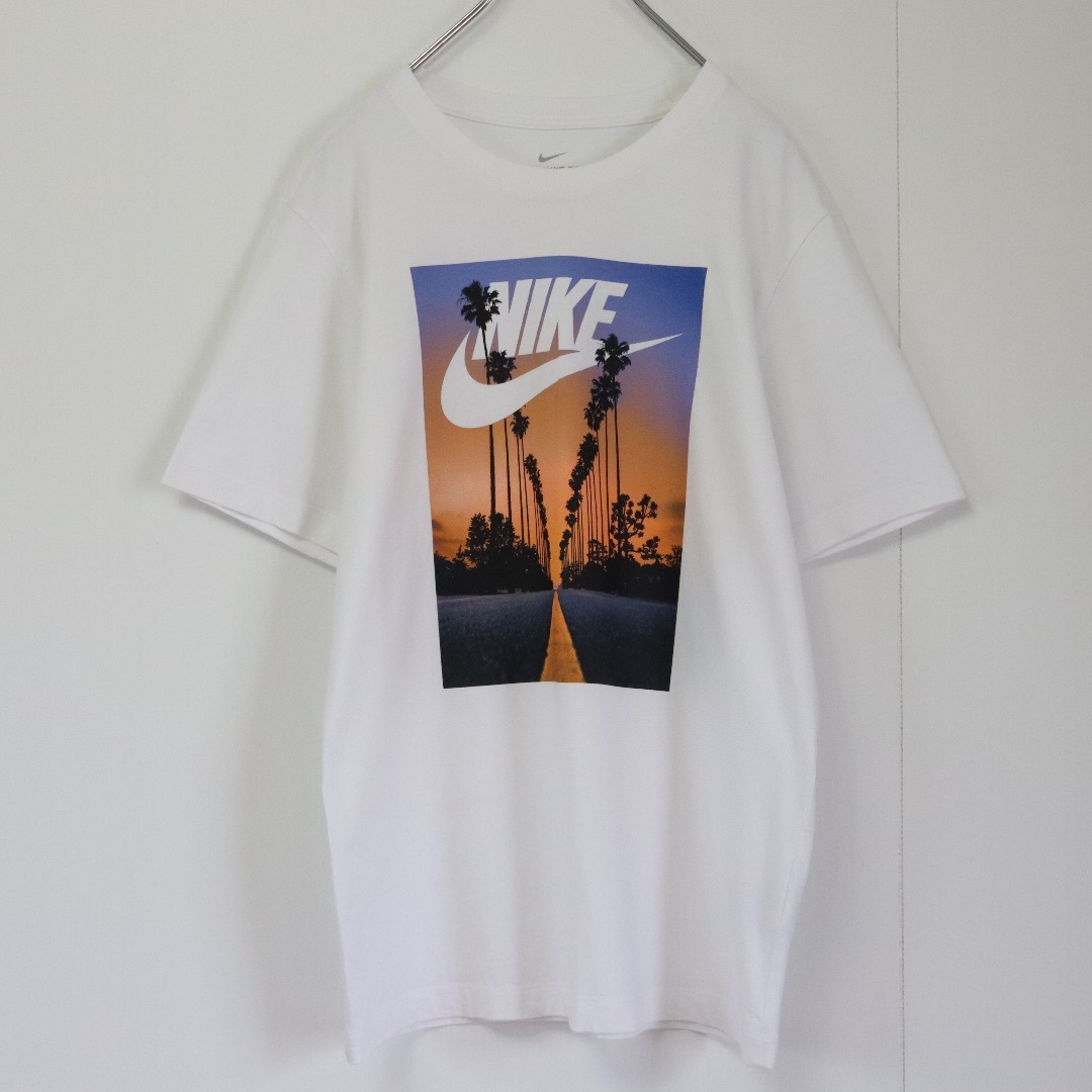 NIKE(ナイキ)の【サンセット】ナイキ／Tシャツ　夕日　パームツリー　ヤシの木　フォトプリント　M メンズのトップス(Tシャツ/カットソー(半袖/袖なし))の商品写真