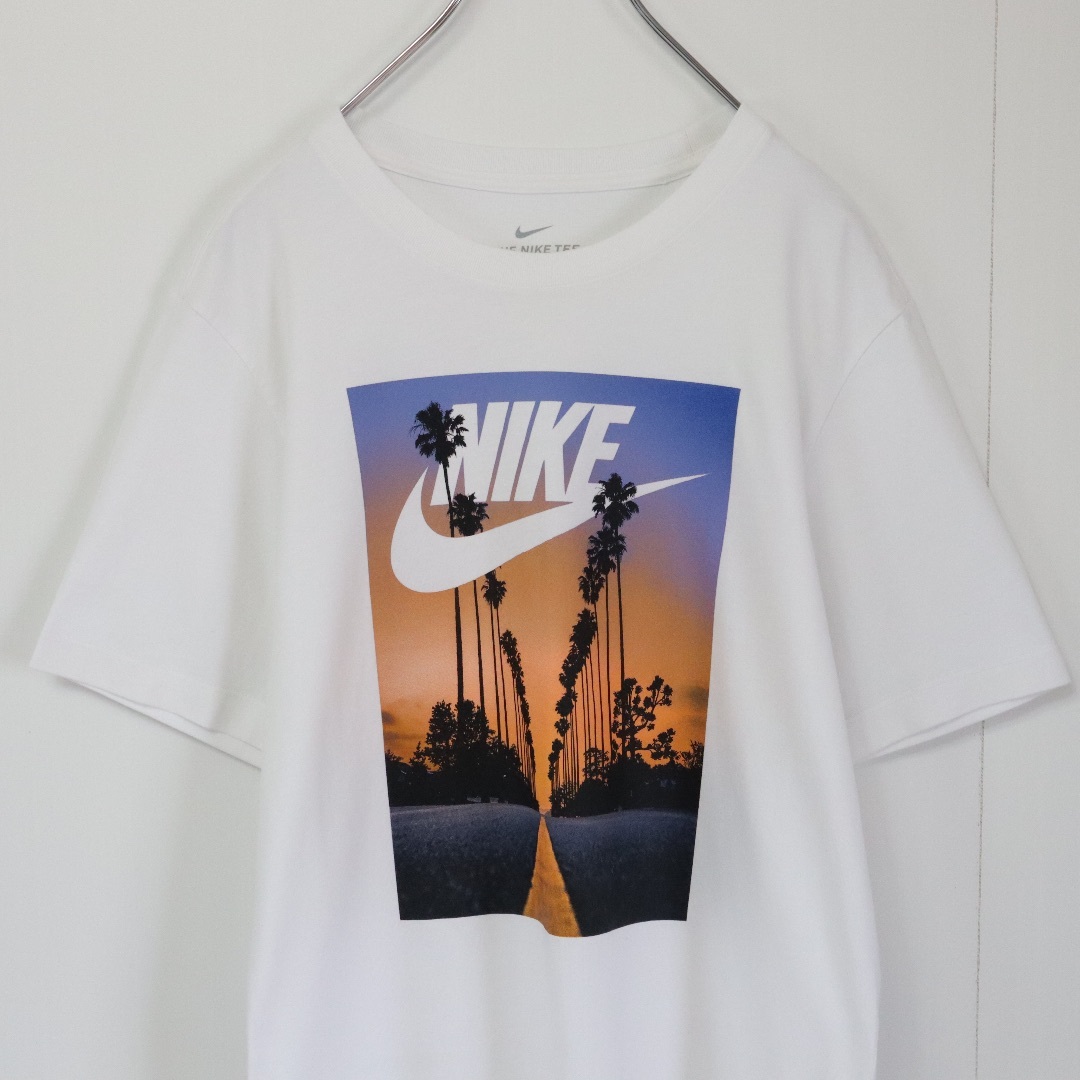 NIKE(ナイキ)の【サンセット】ナイキ／Tシャツ　夕日　パームツリー　ヤシの木　フォトプリント　M メンズのトップス(Tシャツ/カットソー(半袖/袖なし))の商品写真