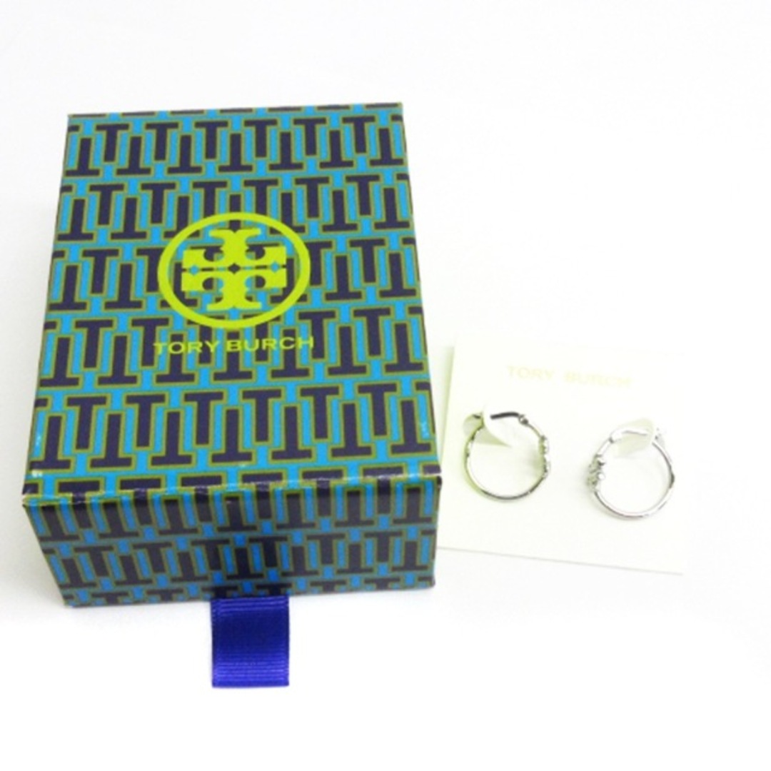 Tory Burch(トリーバーチ)のトリーバーチ スモール エレノア フープ ピアス シグネチャー シルバーカラー レディースのアクセサリー(ピアス)の商品写真