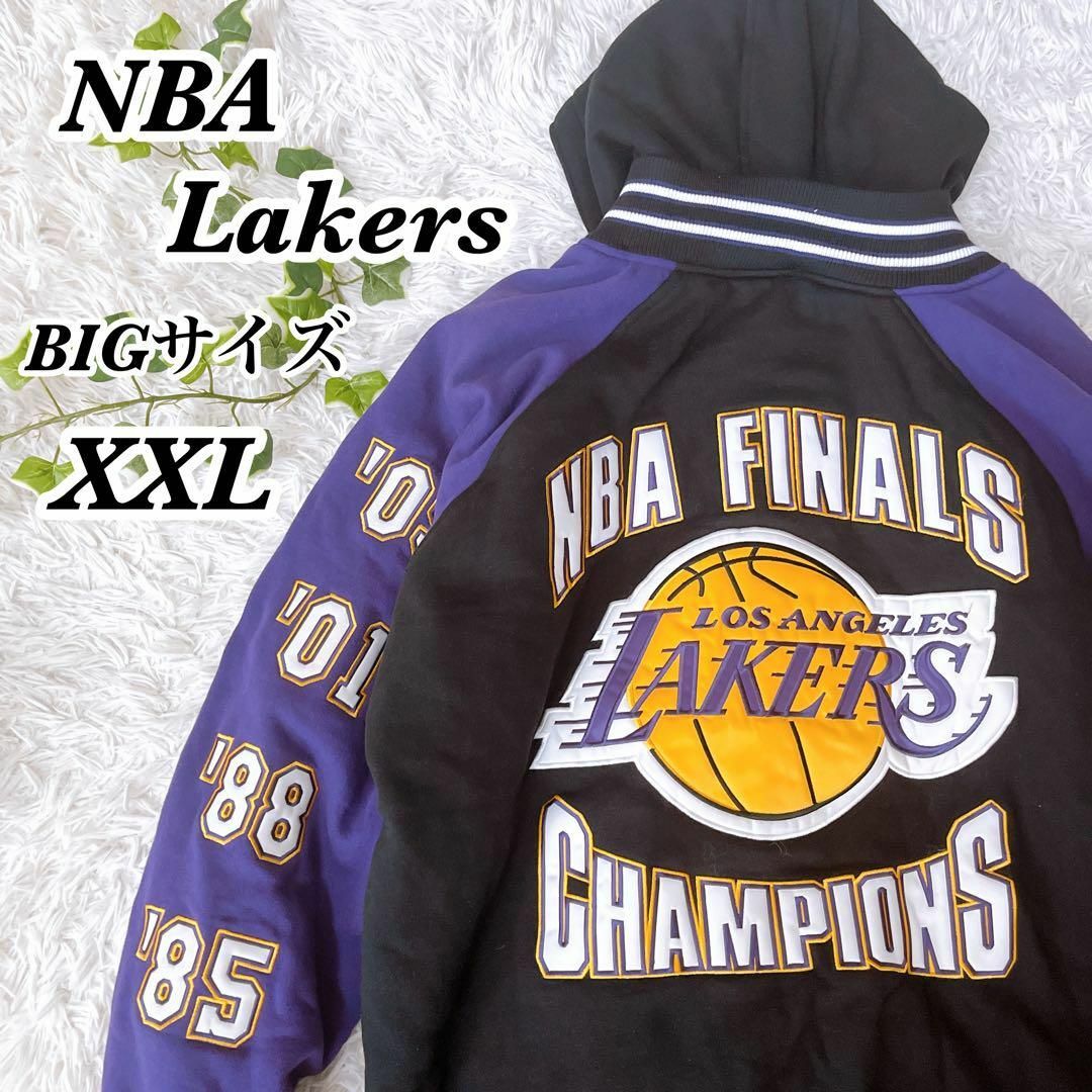最高デザイン　NBA レイカーズ　豪華 刺繍ロゴ　フード付き　スタジャン XXL メンズのジャケット/アウター(スタジャン)の商品写真