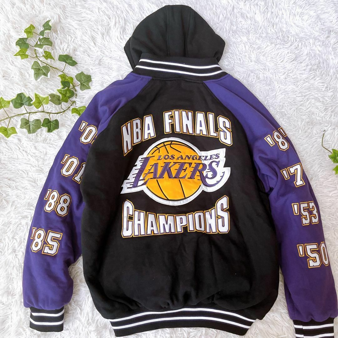 最高デザイン　NBA レイカーズ　豪華 刺繍ロゴ　フード付き　スタジャン XXL メンズのジャケット/アウター(スタジャン)の商品写真