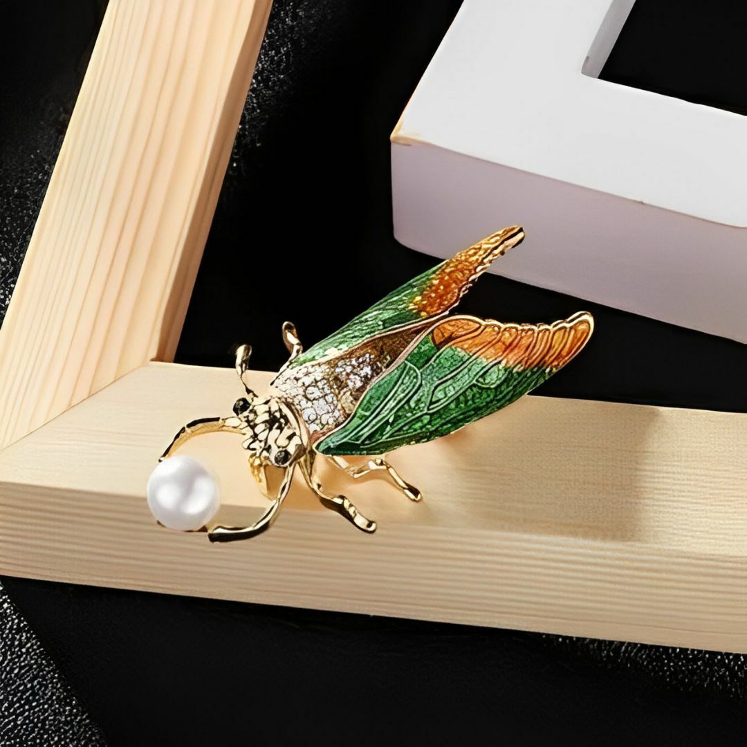 S2401【動物】パール 蝉 セミ ブローチ/グリーン レディースのアクセサリー(ブローチ/コサージュ)の商品写真