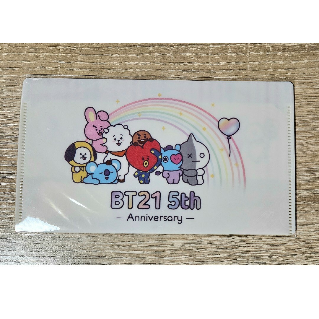 BT21(ビーティーイシビル)のBT21 5周年記念 イベント限定 抗菌マスクケース エンタメ/ホビーのおもちゃ/ぬいぐるみ(キャラクターグッズ)の商品写真