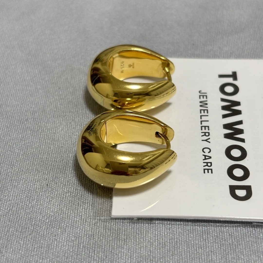 TOM WOOD(トムウッド)のTOM WOOD トムウッド　Ice Hoop Medium Gold ピアス レディースのアクセサリー(ピアス)の商品写真