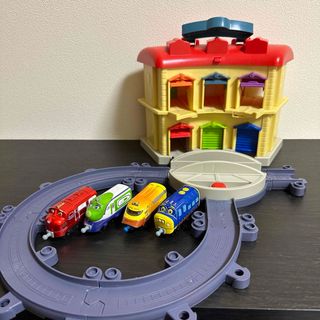 タカラトミー(Takara Tomy)のチャギントン ダイキャストシリーズ　 ウィルソンとブルースターの大きな車庫セット(電車のおもちゃ/車)