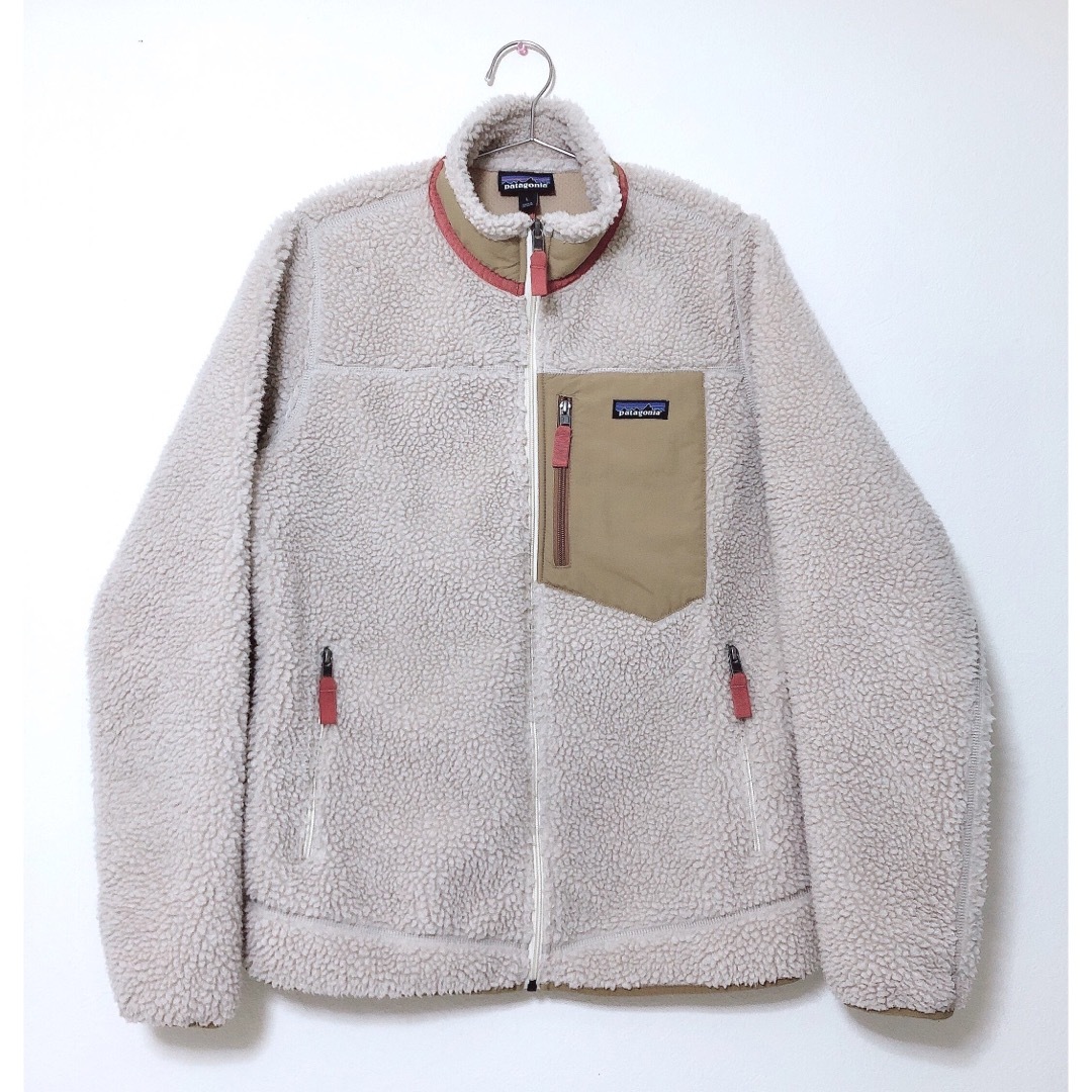 patagonia(パタゴニア)のPatagonia クラシックレトロ　ジャケット　フリース　L ベージュ レディースのジャケット/アウター(ノーカラージャケット)の商品写真