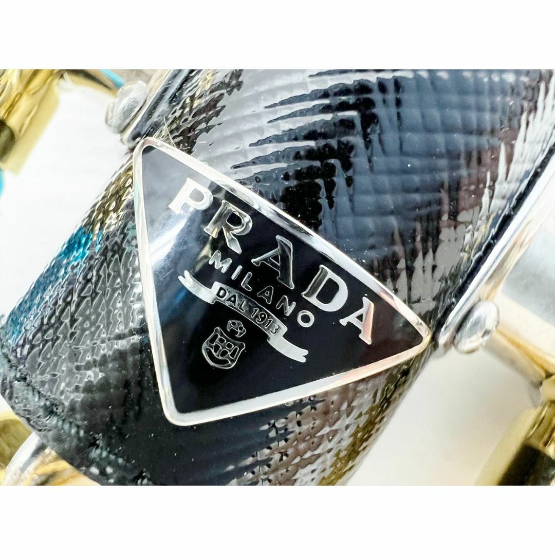 PRADA(プラダ)の美品　PRADA　プラダ　トライアングルロゴ　ロボット　チャーム　キーホルダー メンズのファッション小物(キーホルダー)の商品写真