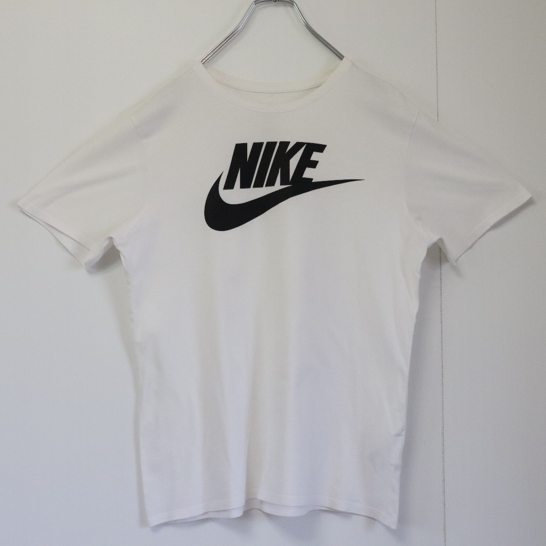 NIKE(ナイキ)の【大人気】ナイキ／Tシャツ　デカロゴ　ビッグスウォッシュ　Lサイズ　白Tシャツ メンズのトップス(Tシャツ/カットソー(半袖/袖なし))の商品写真