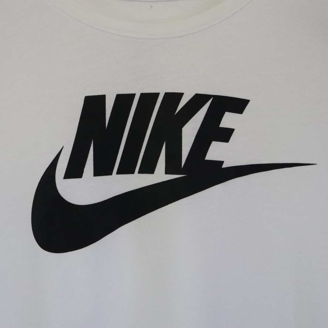 NIKE(ナイキ)の【大人気】ナイキ／Tシャツ　デカロゴ　ビッグスウォッシュ　Lサイズ　白Tシャツ メンズのトップス(Tシャツ/カットソー(半袖/袖なし))の商品写真