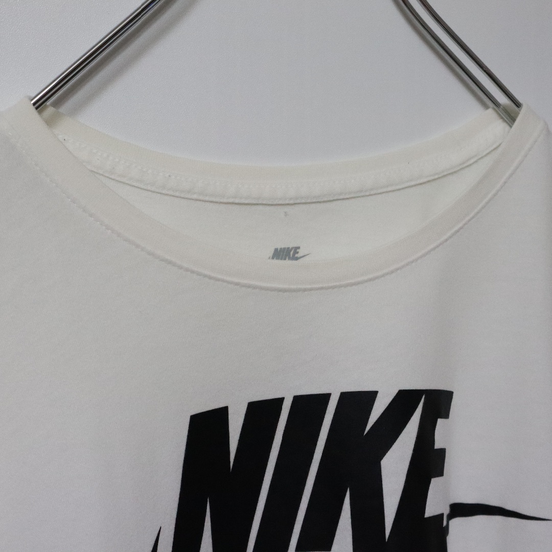 NIKE(ナイキ)の【大人気】ナイキ／Tシャツ　デカロゴ　ビッグスウォッシュ　Lサイズ　白Tシャツ メンズのトップス(Tシャツ/カットソー(半袖/袖なし))の商品写真