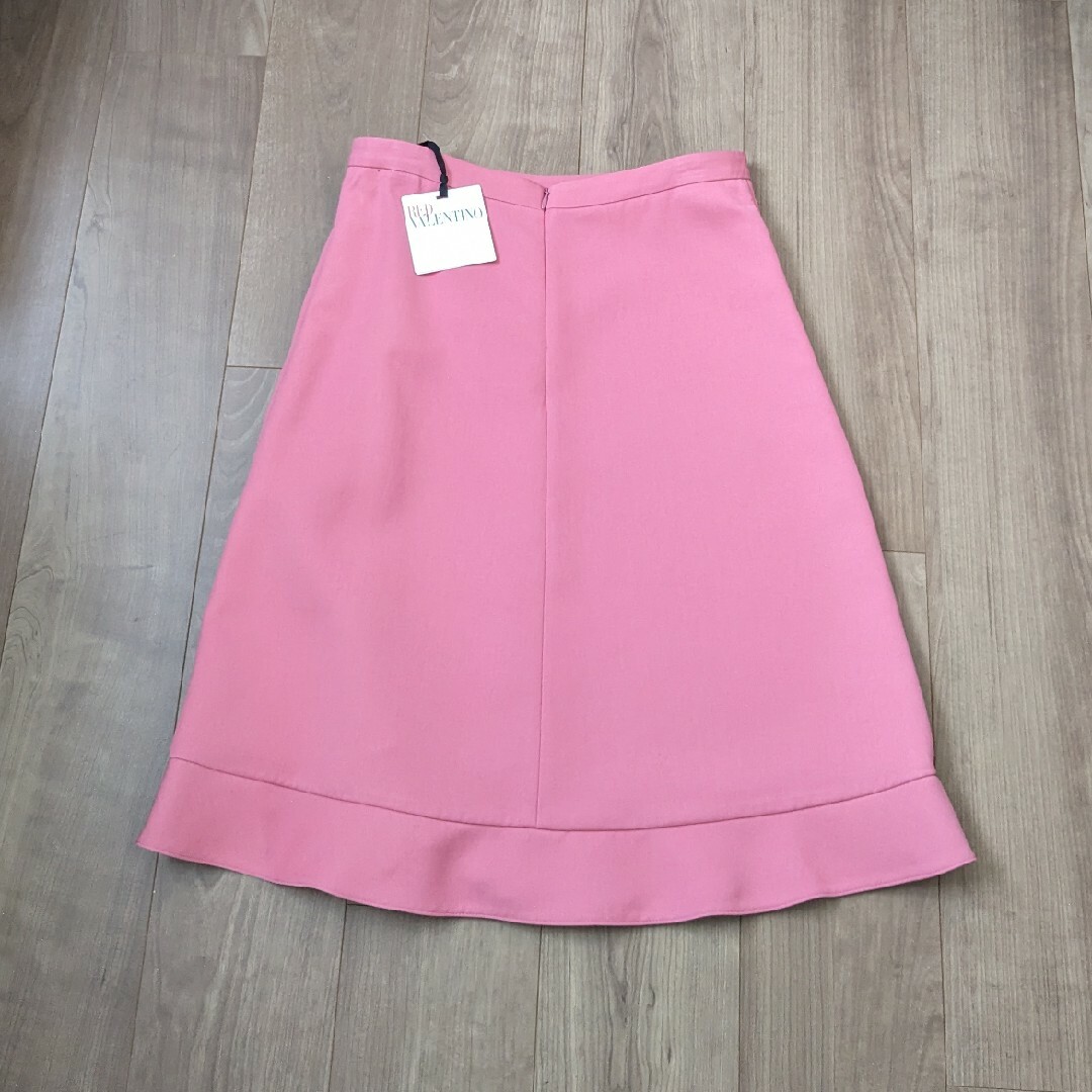 RED VALENTINO(レッドヴァレンティノ)の新品 レッドヴァレンティノ ピンク 裾フリル ペプラム スカート レディースのスカート(ひざ丈スカート)の商品写真