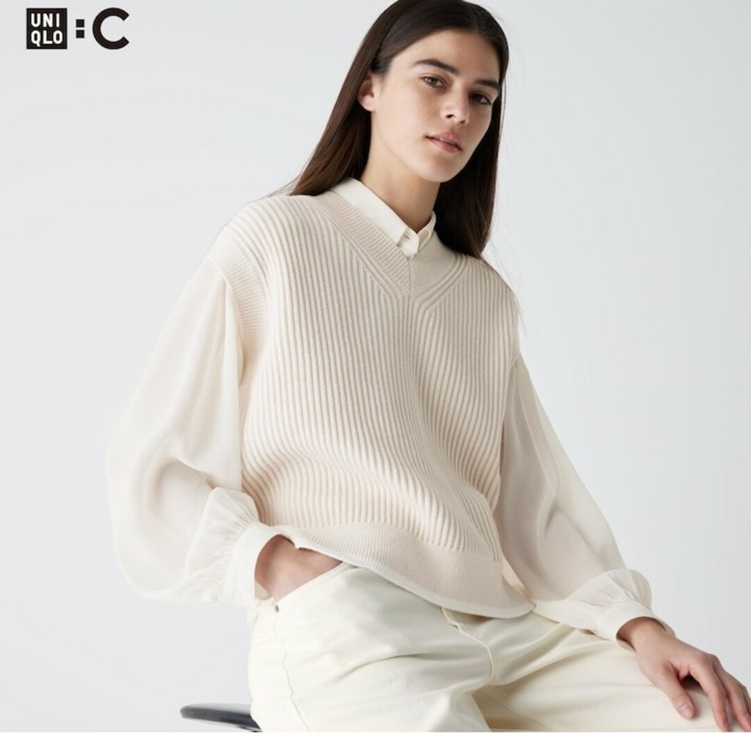 UNIQLO(ユニクロ)のユニクロC　Vネックベスト　ホワイトM レディースのトップス(ベスト/ジレ)の商品写真