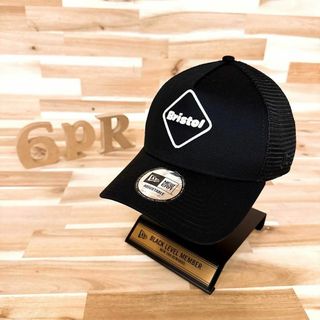 ニューエラー(NEW ERA)のレア【ニューエラ×エフシーレアルブリストル】コラボ エンブレム キャップ 黒×白(キャップ)