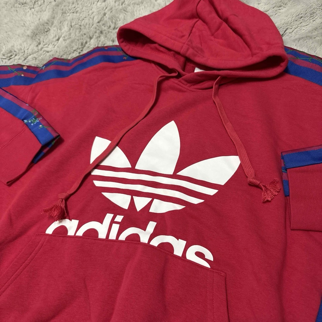 Originals（adidas）(オリジナルス)のadidas Originals PAKAIAN FLOWER HOODIE レディースのトップス(パーカー)の商品写真