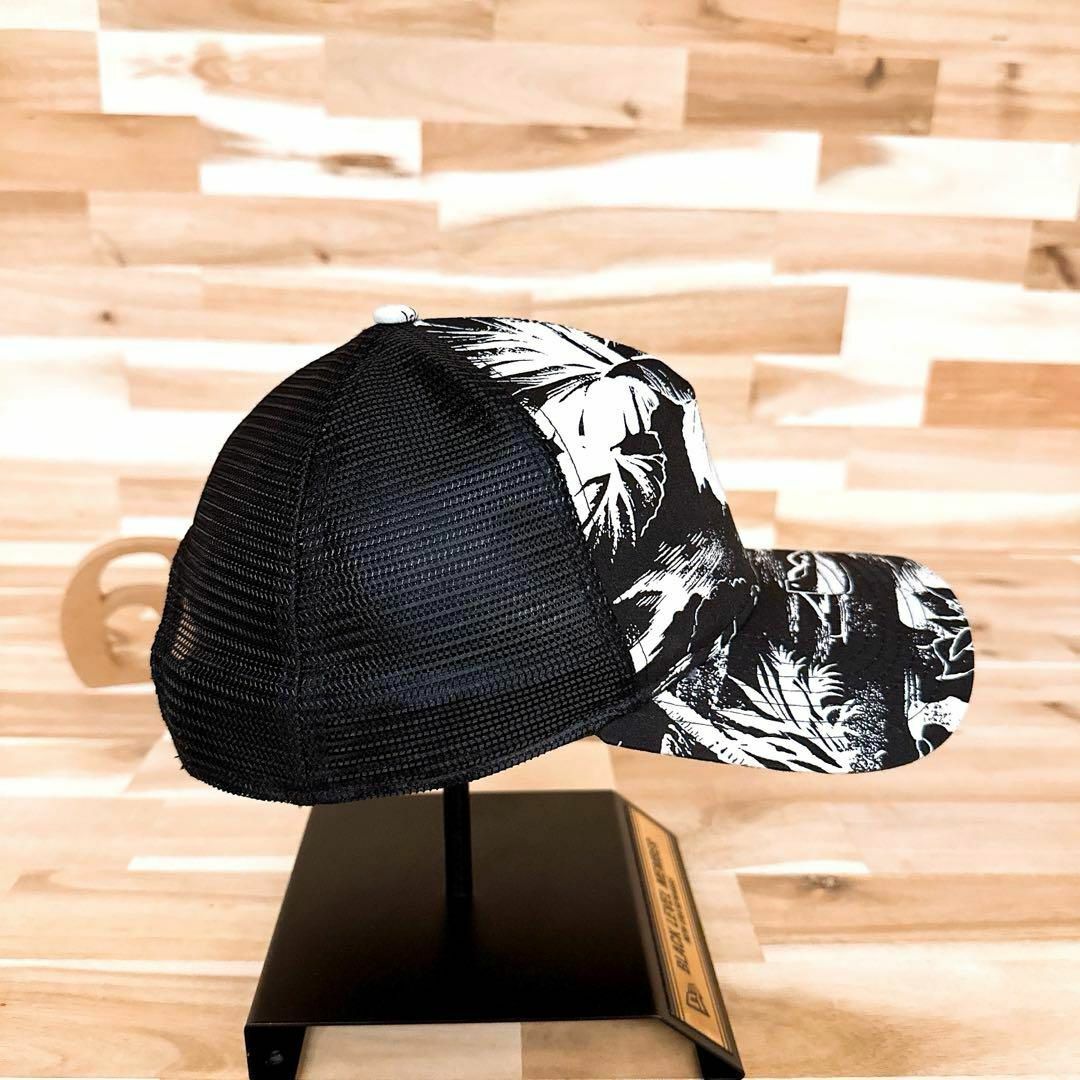 NEW ERA(ニューエラー)の【ニューエラ】モノトーン ボタニカル メッシュキャップ アロハ ヤシの木 黒×白 メンズの帽子(キャップ)の商品写真