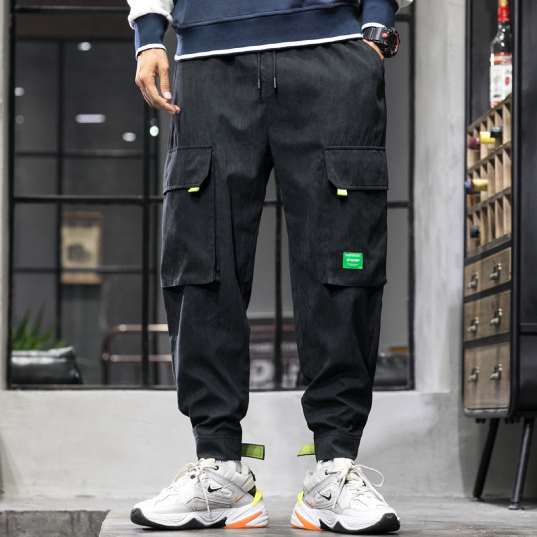 【新品】XLサイズ ブラック カーゴ パンツ テーパード パンツ メンズのパンツ(ワークパンツ/カーゴパンツ)の商品写真