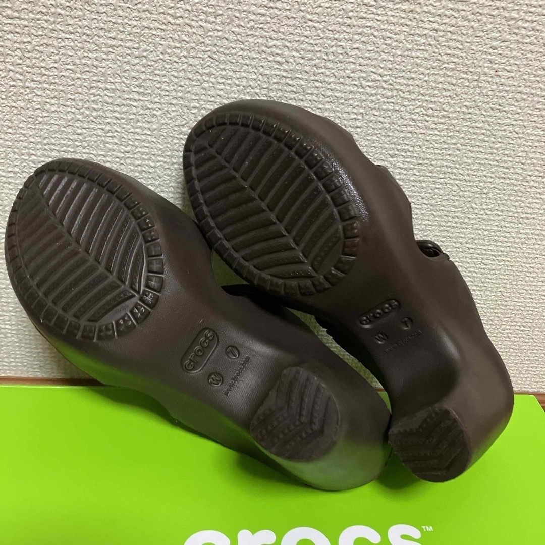 crocs(クロックス)のクロックス   サンダル　ヒール　サイプラス 5 W7 レディースの靴/シューズ(サンダル)の商品写真