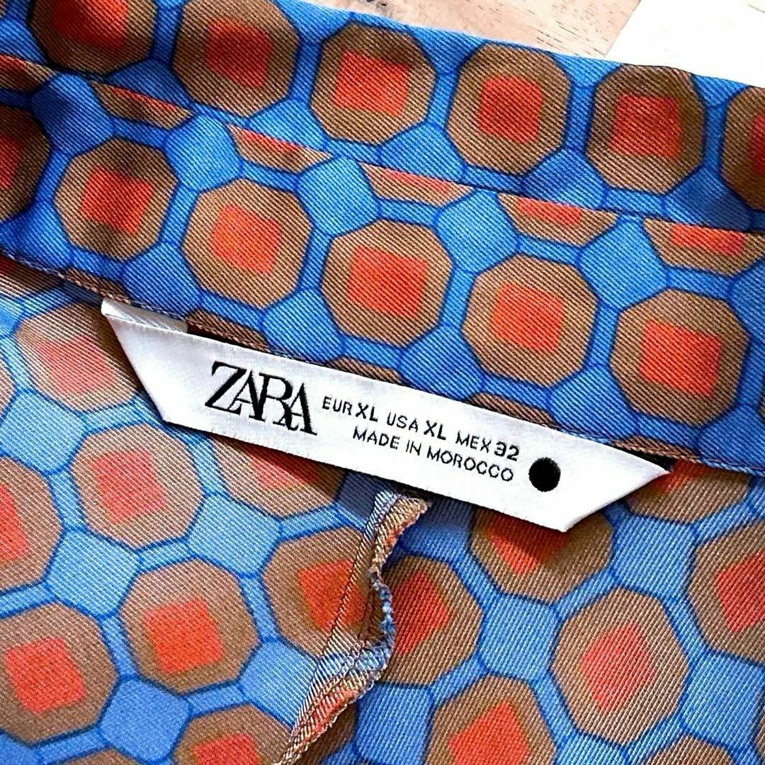 ZARA(ザラ)の【ザラ】サテン 幾何学模様 ロング シャツ ワンピース 総柄 XL 青×オレンジ レディースのワンピース(ロングワンピース/マキシワンピース)の商品写真