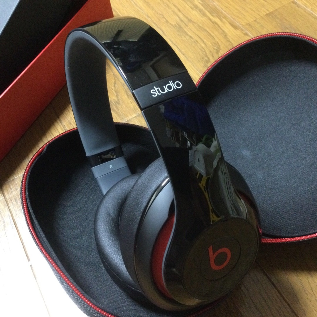 Beats by Dr Dre(ビーツバイドクタードレ)の美品 Beats by Dr.Dre Studio V2密閉型ヘッドホン スマホ/家電/カメラのオーディオ機器(ヘッドフォン/イヤフォン)の商品写真