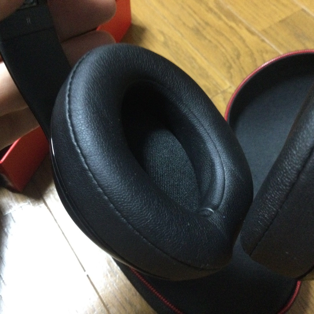 Beats by Dr Dre(ビーツバイドクタードレ)の美品 Beats by Dr.Dre Studio V2密閉型ヘッドホン スマホ/家電/カメラのオーディオ機器(ヘッドフォン/イヤフォン)の商品写真