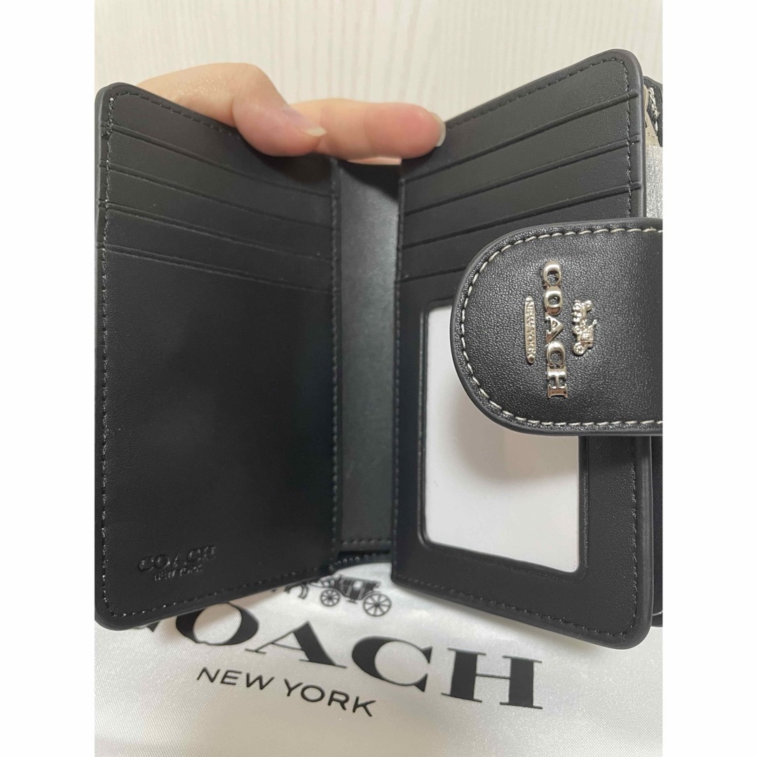 COACH(コーチ)のcoach コーチ　レディース　財布 二つ折り財布 ブラックボタン　新品　未使用 レディースのファッション小物(財布)の商品写真