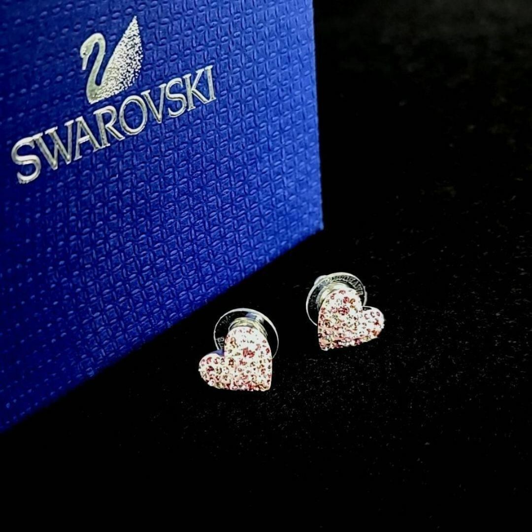 SWAROVSKI(スワロフスキー)の●ほぼ新品☆スワロフスキー SWAROVSKI ハート ピアス ピンク 箱つき レディースのアクセサリー(ピアス)の商品写真