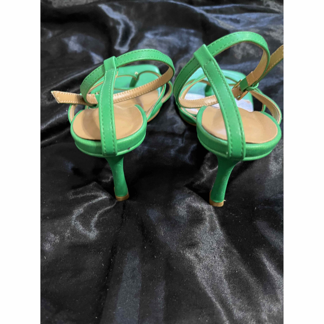 グリーン　アンクルストラップ　サンダル　スクエアトゥ　緑　ハイヒール　セクシー レディースの靴/シューズ(サンダル)の商品写真