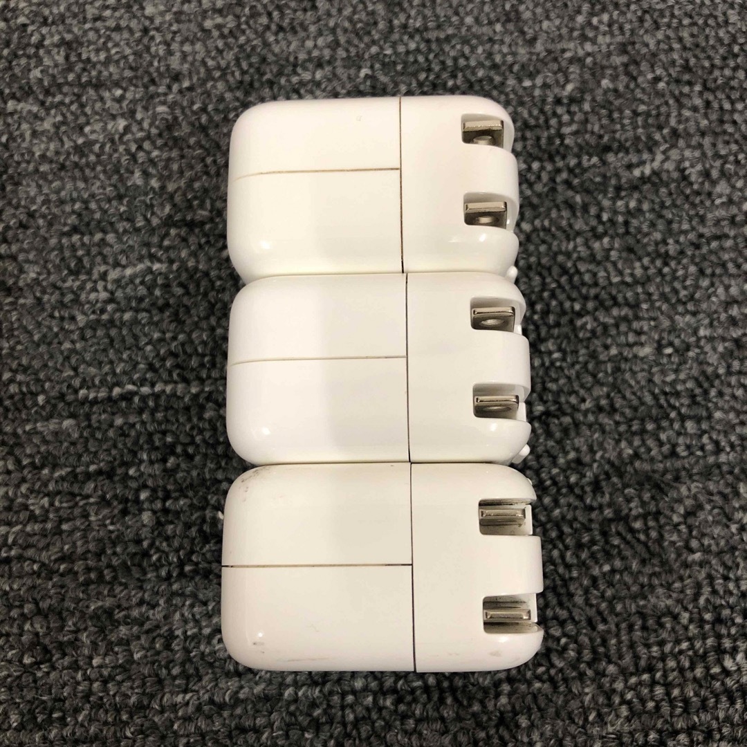 Apple(アップル)のApple アップル USB Power Adapter 10W 充電器 3個 スマホ/家電/カメラのスマートフォン/携帯電話(バッテリー/充電器)の商品写真