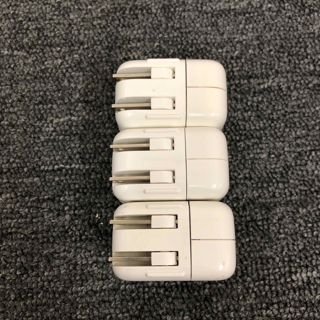 Apple(アップル)のApple アップル USB Power Adapter 10W 充電器 3個 スマホ/家電/カメラのスマートフォン/携帯電話(バッテリー/充電器)の商品写真