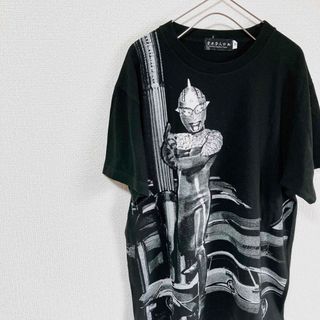 BANDAI - 菅原芳人計画 ウルトラマンセブンTシャツ 半袖 黒