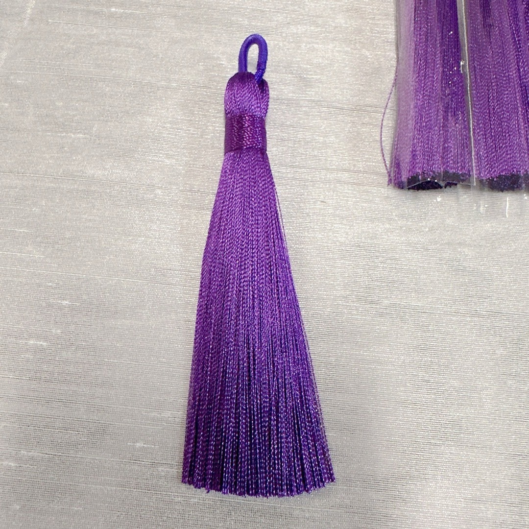 残1点‼️ハンドメイド ミニ タッセル ループ付 ピアス アクセサリー 紫 12 ハンドメイドのアクセサリー(ピアス)の商品写真