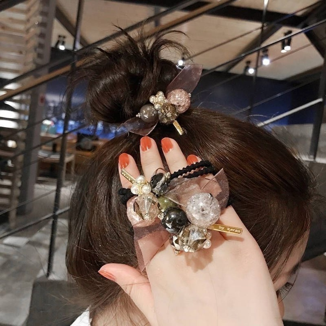 【大人気】レディース　ヘアゴム　ビジュー　灰色　グレー　ヘアアクセ　髪飾り　韓国 レディースのヘアアクセサリー(ヘアゴム/シュシュ)の商品写真