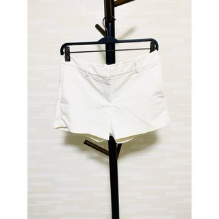 ザラ(ZARA)のザラ　ZARA ホワイト　ショートパンツ　上品　綺麗め　クール(ショートパンツ)