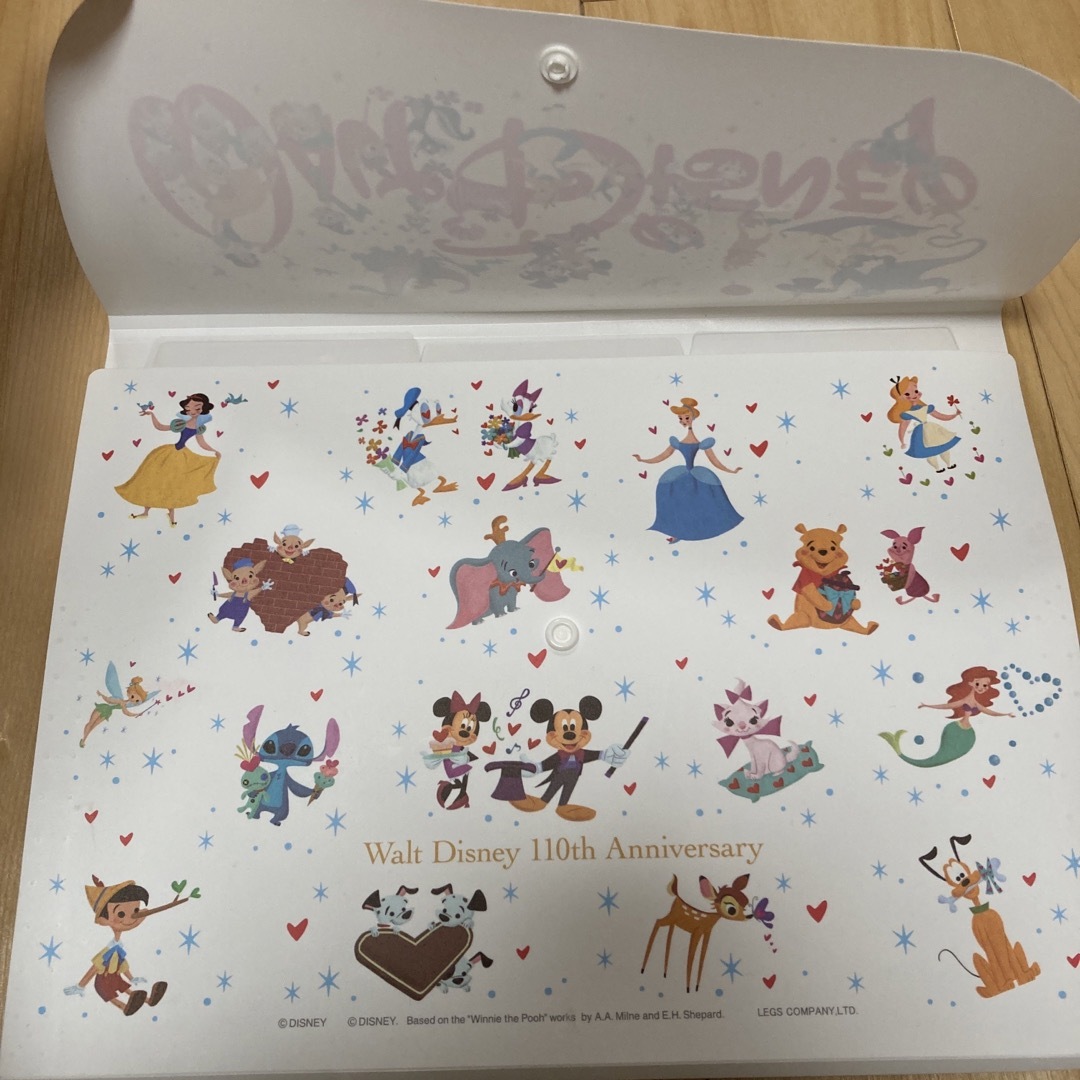 Disney(ディズニー)のA4用紙が入る書類ファイル　ディズニー110周年　匿名配送　郵便局　限定　レア インテリア/住まい/日用品の文房具(ファイル/バインダー)の商品写真