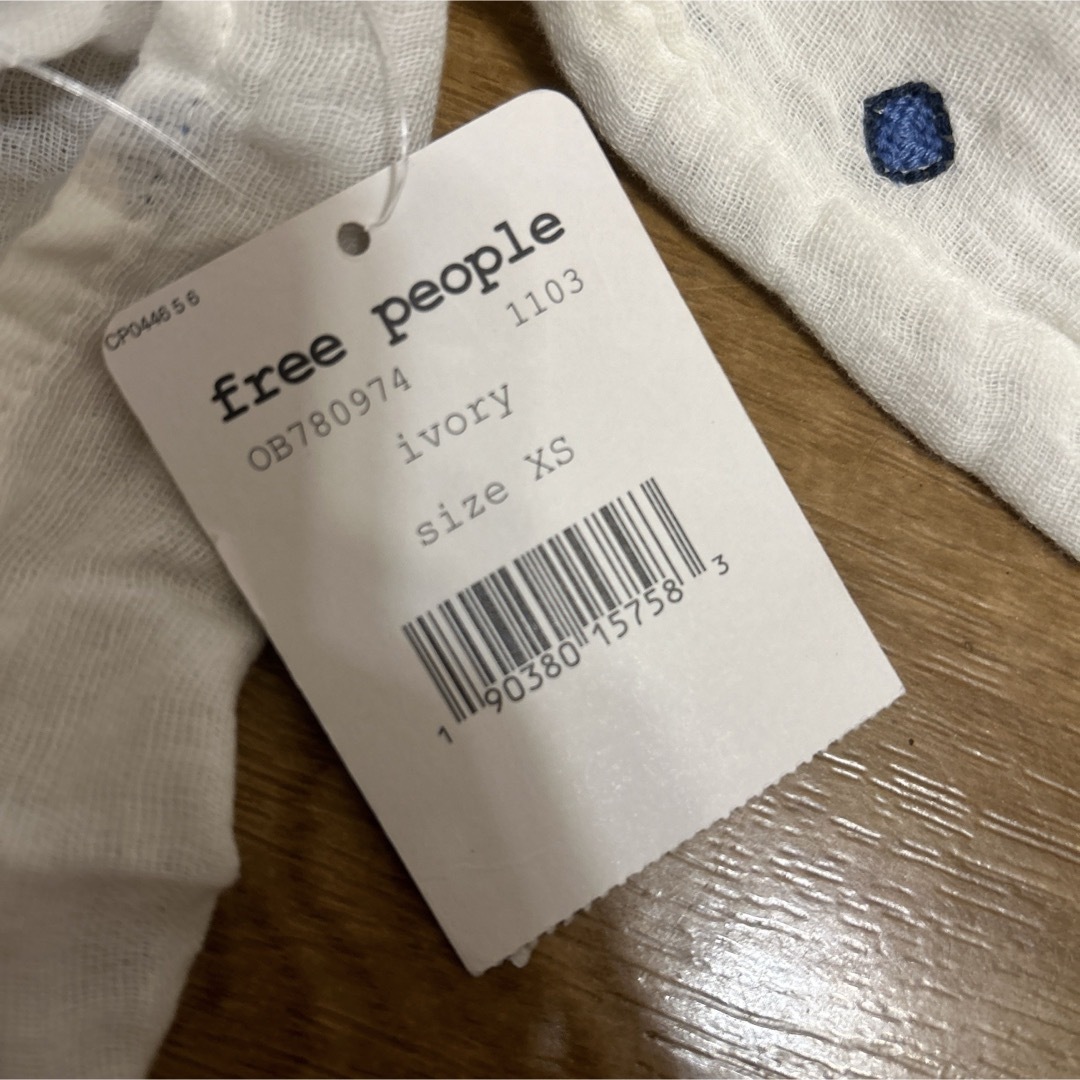 Free People(フリーピープル)の新品 FREE PEOPLE フリーピープル クロップドブラウス レディースのトップス(シャツ/ブラウス(長袖/七分))の商品写真