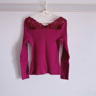 【美品】大人pinkなショルダーレース刺繍入りリブニットトップス