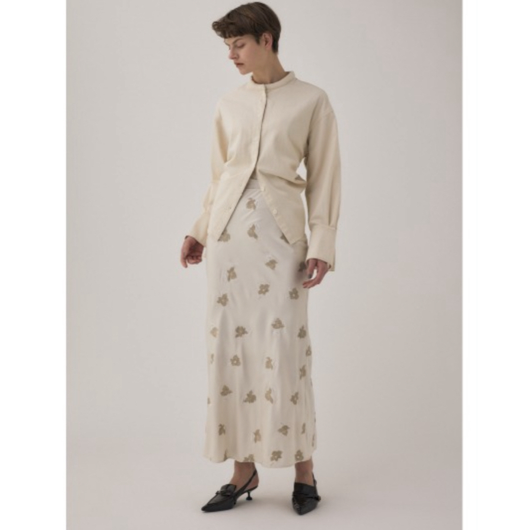 moussy(マウジー)のmoussy サテン生地 刺繍サテンスカート レディースのスカート(ロングスカート)の商品写真