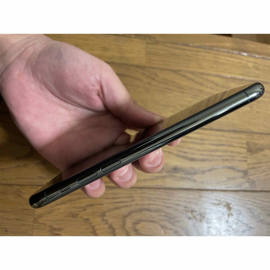 Apple(アップル)の【美品・本体のみ】iPhone11pro ミッドナイトグリーン64GB スマホ/家電/カメラのスマートフォン/携帯電話(スマートフォン本体)の商品写真