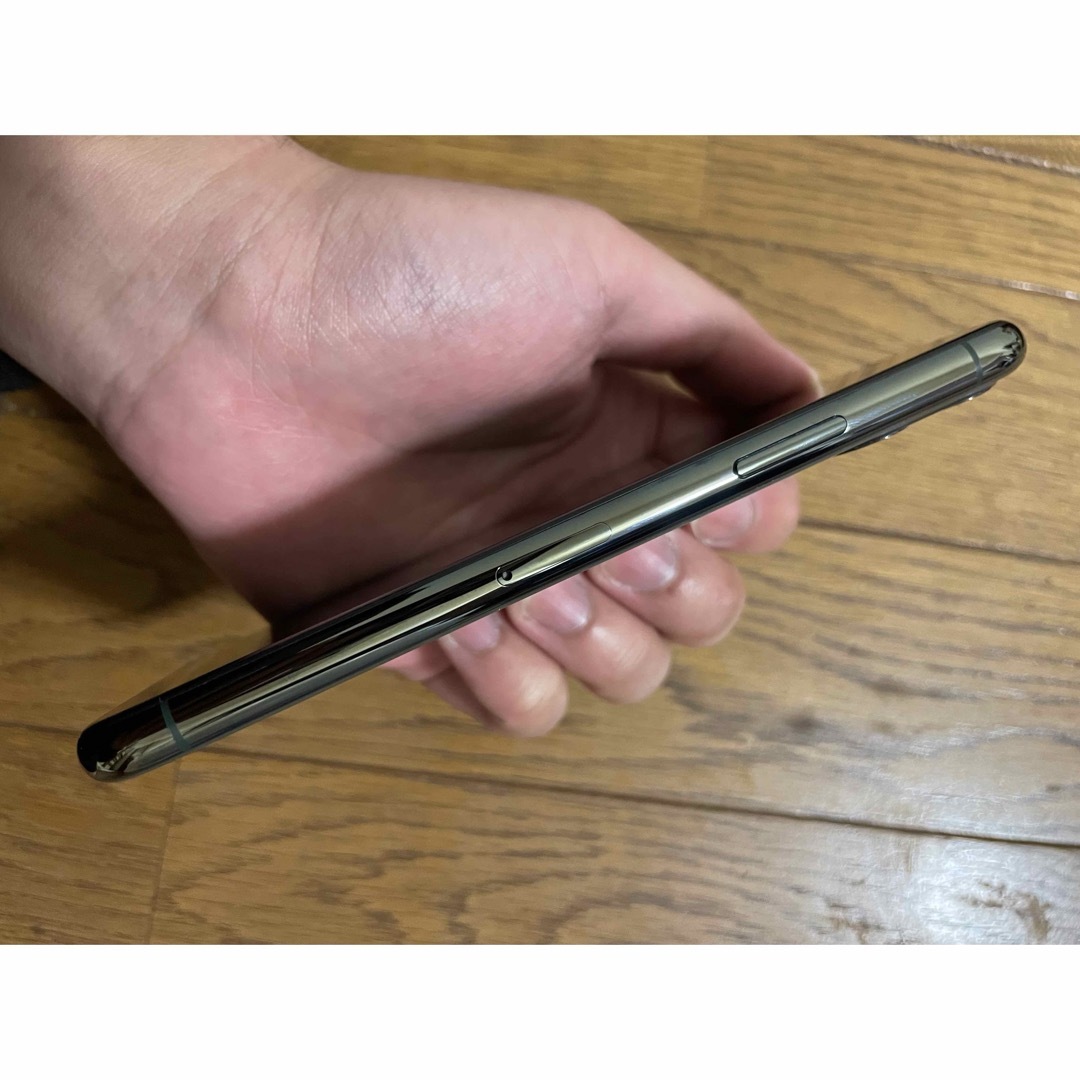 Apple(アップル)の【美品・本体のみ】iPhone11pro ミッドナイトグリーン64GB スマホ/家電/カメラのスマートフォン/携帯電話(スマートフォン本体)の商品写真